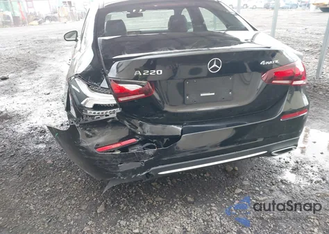 2020 Mercedes-Benz A 220 4Matic z USA, uszkodzony, nr VIN W1K3G4FB8LJ216210